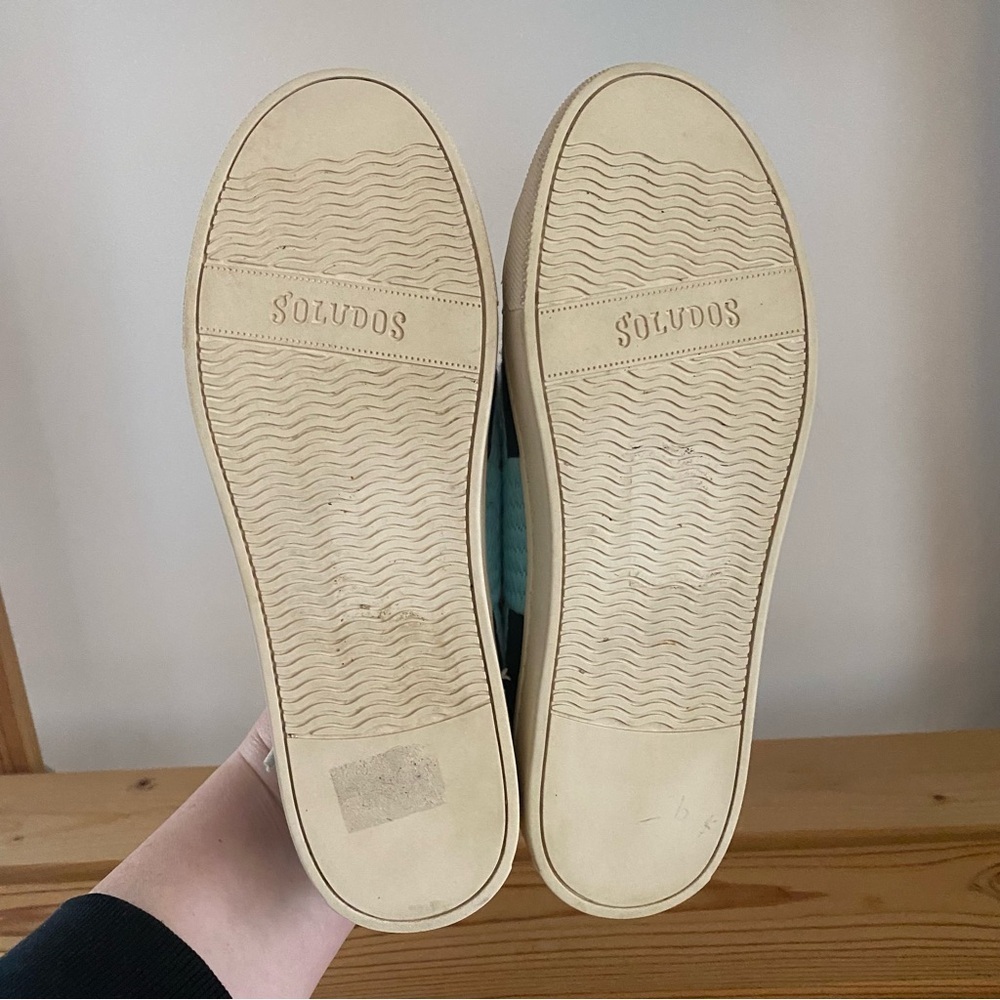 Soludos Blue Rainbow Wave Chill Out Embroidered Leather Sneaker 6.5 - Picture 14 of 15